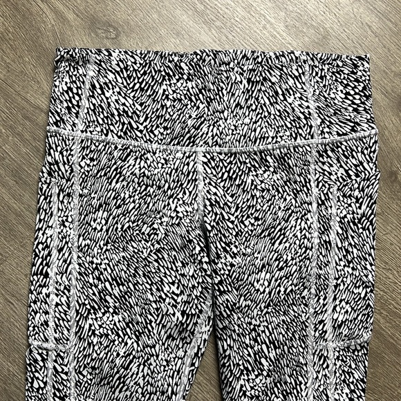 Athleta Ultimate Stash Textured 7/8 Tight Leggings - Picture 6 of 11